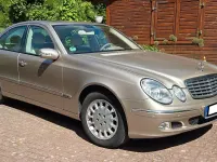 Gebraucht Mercedes E240 Elegance 177 PS (130 kW) 2002 Gold Limousine