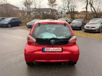 Gebraucht Toyota Aygo 68 PS (50 kW) 2011 Rot Kleinwagen