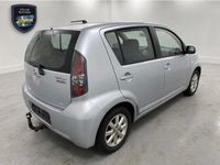 Gebraucht Daihatsu Sirion 91 PS (66 kW) 2011 Silber Kleinwagen