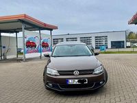 Gebraucht VW Jetta Highline 140 PS (102 kW) 2012 Braun Limousine