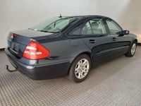 Second-hand Mercedes E200 122 CP (89 kW) 2003 Negru Berlinǎ