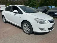 Gebraucht Opel Astra Design Edition 160 PS (117 kW) 2011 Weiß Limousine