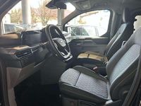 Neu Ford Tourneo Titanium 170 PS (125 kW) 2025 Obsidianschwarz metallic Van / Kleinbus