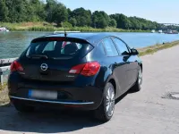 Gebraucht Opel Astra 140 PS (102 kW) 2013 Schwarz Limousine