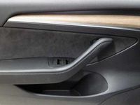 Gebraucht Tesla Model 3 Standard Range Plus 208 kW (283 PS) 2021 Pearl white multicoat Limousine