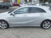Gebraucht Mercedes A180 90 PS (66 kW) 2015 Silber