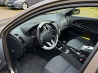 Usado Kia Ceed Spirit 90 CV (66 kW) 2011 Andere farben Utilitario