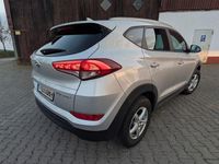 Gebraucht Hyundai Tucson Intro Edition 132 PS (97 kW) 2016 Silber SUV