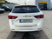 Gebraucht Toyota Avensis Team 147 PS (108 kW) 2018 Weiß Kombi