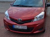 Gebraucht Toyota Yaris 69 PS (50 kW) 2012 Rot Kleinwagen