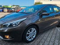 Gebraucht Kia Ceed Edition 7 99 PS (72 kW) 2012 Beige Kleinwagen