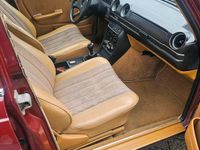 Gebraucht Mercedes 200 60 PS (44 kW) 1980 Rot Limousine