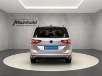 Gebraucht VW Touran Comfortline 150 PS (110 kW) 2024 Ivory silver metallic Van / Kleinbus