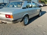 Gebraucht BMW 520 122 PS (89 kW) 1981 Silber Limousine