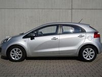 Gebraucht Kia Rio 86 PS (63 kW) 2014 (3d) bright silver Limousine