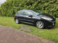 Gebraucht Peugeot 207 90 PS (66 kW) 2010 Schwarz Kleinwagen