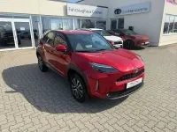 Gebraucht Toyota Yaris Connect Style 116 PS (85 kW) 2022 Karminarot metallic Kleinwagen