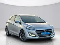Gebraucht Hyundai i30 Passion 110 PS (80 kW) 2016 Silber Limousine