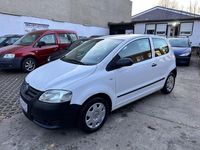 Gebraucht VW Fox Basis 54 PS (39 kW) 2010 Weiß Kleinwagen