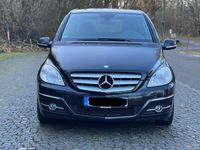 Gebraucht Mercedes E200 193 PS (141 kW) 2009 Schwarz Limousine