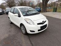 Gebraucht Toyota Yaris Cool 69 PS (50 kW) 2011 Weiß Kleinwagen