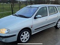 Gebraucht Renault Mégane Authentique 107 PS (78 kW) 2001 Silber Limousine