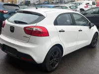 Gebraucht Kia Rio 75 PS (55 kW) 2012 Weiß Limousine