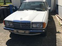 Gebraucht Mercedes E230 136 PS (100 kW) 1982 Weiß Limousine