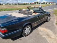 Gebraucht Mercedes E200 136 PS (100 kW) 1996 Blau Cabrio