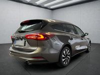 Gebraucht Ford Focus Titanium 125 PS (91 kW) 2025 Grau Kombi