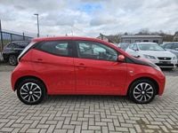 Gebraucht Toyota Aygo X-play 69 PS (50 kW) 2018 Rot Kleinwagen
