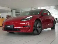 Käytetty Tesla Model 3 350 kW (476 HP) 2019 Punainen Sedan