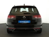 Gebraucht VW Passat R-line 150 PS (110 kW) 2023 Deep black perleffekt Kombi