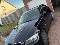 Gebraucht BMW 318 143 PS (105 kW) 2010 Schwarz Limousine
