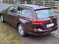Gebraucht VW Passat Trendline 120 PS (88 kW) 2016 Rot Kombi