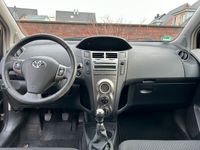 gebraucht Toyota Yaris - Top-Zustand und wenig Kilometer gefahren