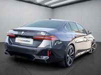 Gebraucht BMW 540 303 PS (222 kW) 2025 Grau Limousine