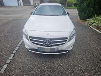 Gebraucht Mercedes A200 Urban 156 PS (114 kW) 2014 Weiß Kleinwagen