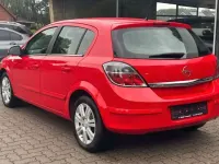 Gebraucht Opel Astra 101 PS (74 kW) 2009 Rot Kleinwagen