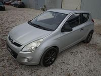 Gebraucht Hyundai i20 Classic 78 PS (57 kW) 2012 Silber Kleinwagen