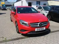 Gebraucht Mercedes A180 109 PS (80 kW) 2014 Rot Kleinwagen