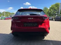 Gebraucht Kia Ceed Spirit 140 PS (102 kW) 2024 Rot Kleinwagen