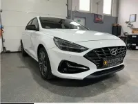 Gebraucht Hyundai i30 Trend 120 PS (88 kW) 2019 Silkybronze metallic Limousine