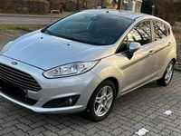 Gebraucht Ford Fiesta Titanium 125 PS (91 kW) 2013 Silber Kleinwagen