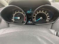 Gebraucht Ford Fiesta 60 PS (44 kW) 2015 Frostweiß Kleinwagen