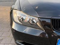 Gebraucht BMW 318 143 PS (105 kW) 2008 Schwarz Limousine
