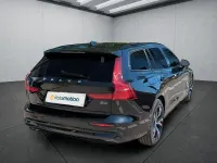 Gebraucht Volvo V60 Plus 197 PS (144 kW) 2024 Schwarz Kombi