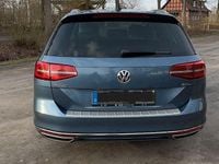 Gebraucht VW Passat Highline 220 PS (161 kW) 2017 Blau Kombi