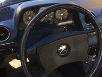 Gebraucht Mercedes E230 136 PS (100 kW) 1982 Weiß Limousine