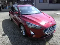 Gebraucht Ford Focus Titanium 125 PS (91 kW) 2019 Rubyrot (metallic) Kombi